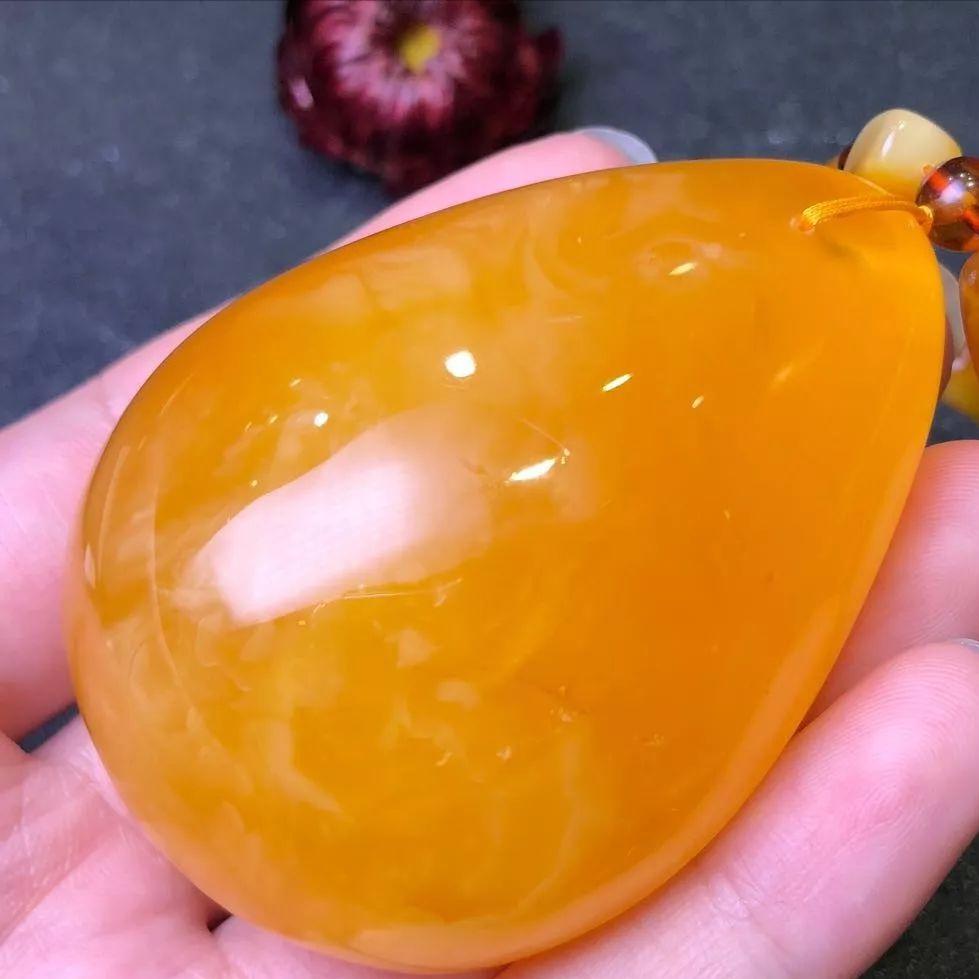 什么样品质的蜜蜡最值钱,什么样的琥珀木是上品