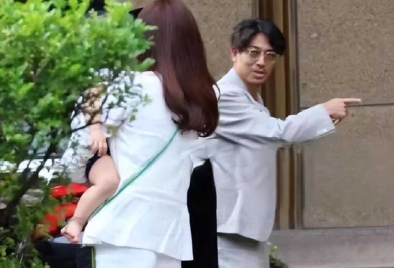 向佐郭碧婷儿子周岁宴,向佐与郭碧婷甜蜜合照