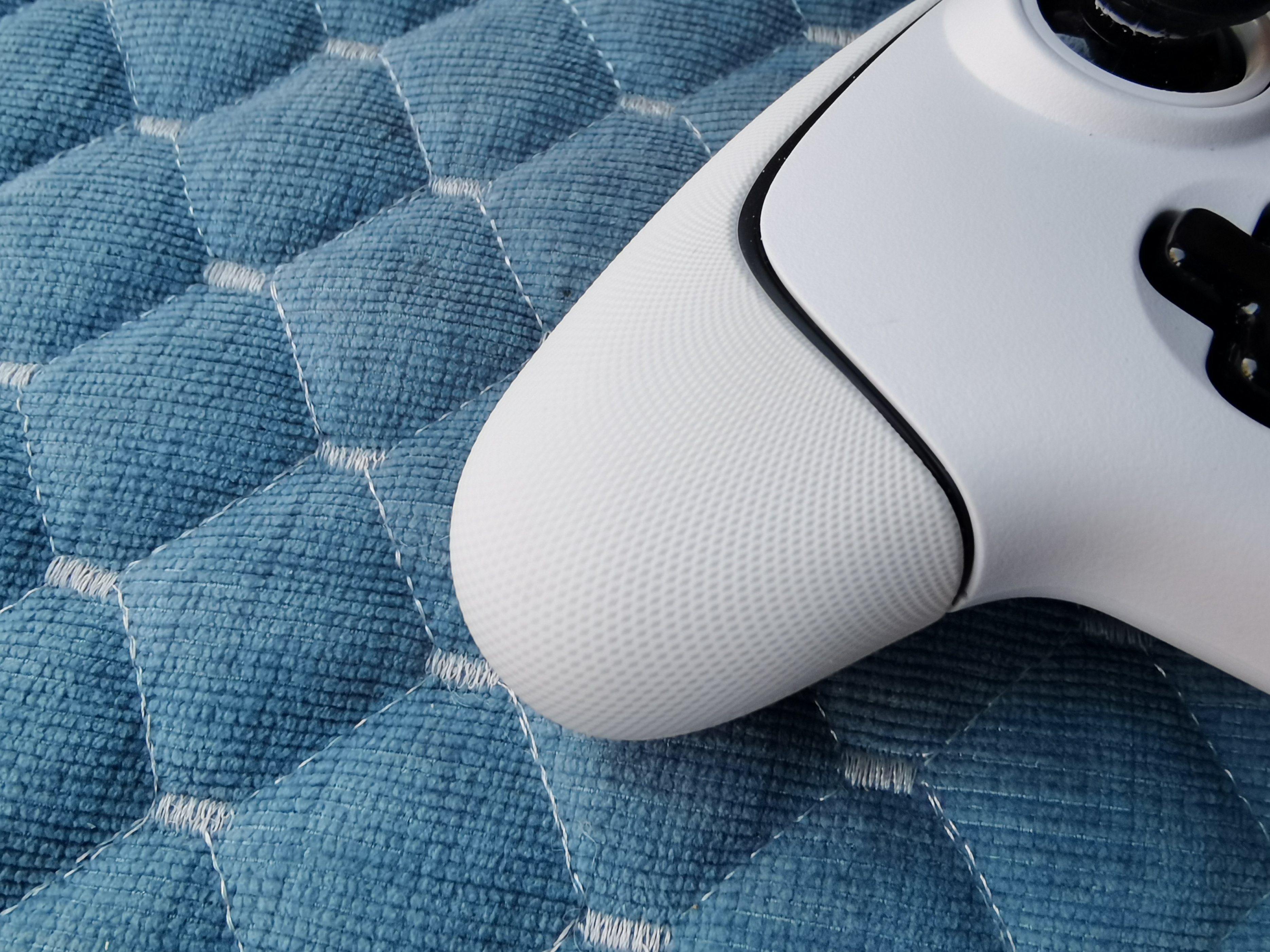 雷蛇幻影战狼v2手柄,雷蛇幻影战狼v2幻彩版手柄测评