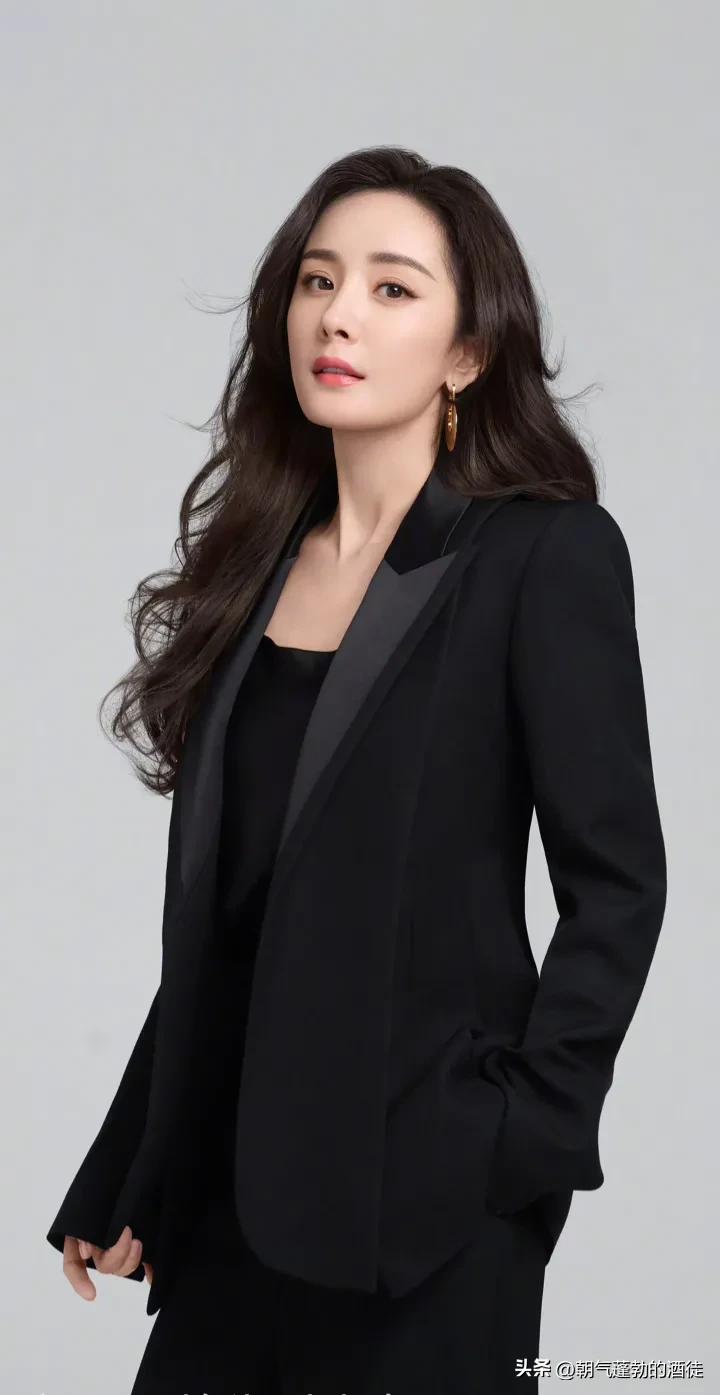 小个子女生穿长西装套装好看吗,气质减龄穿搭御姐风西装杀