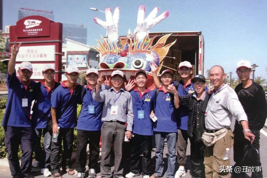 巨龙腾飞风筝的放飞现场,260米长风筝