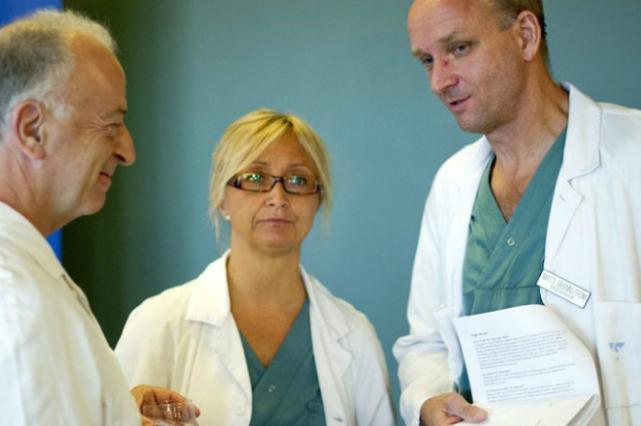 女人无子宫无卵巢,51岁女子试管生下4胞胎