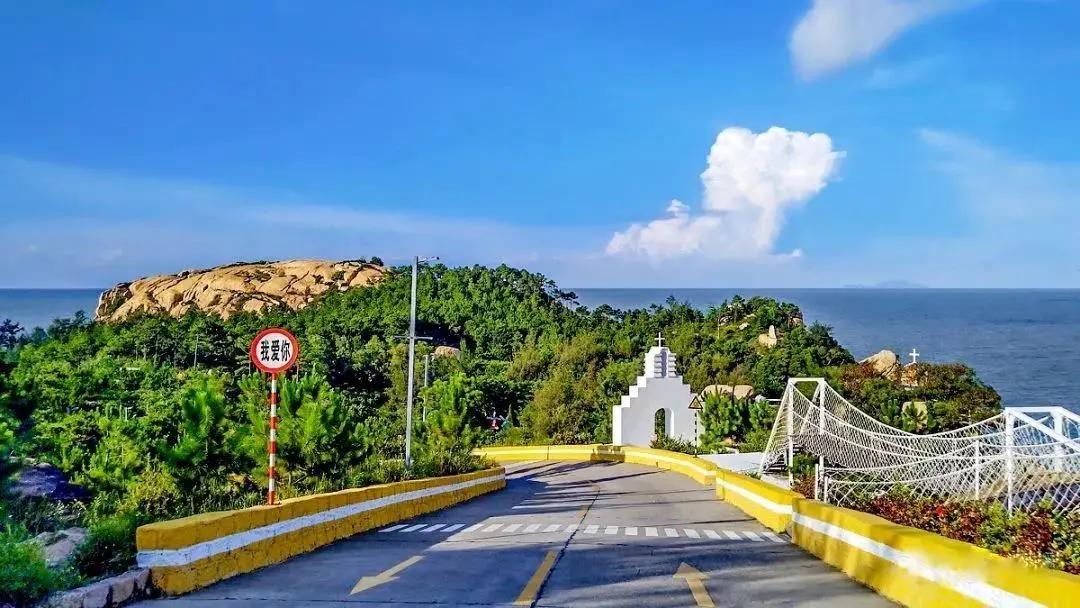 看完浮月村洋楼又去开平看碉楼,浮月村碉楼和梅家大院