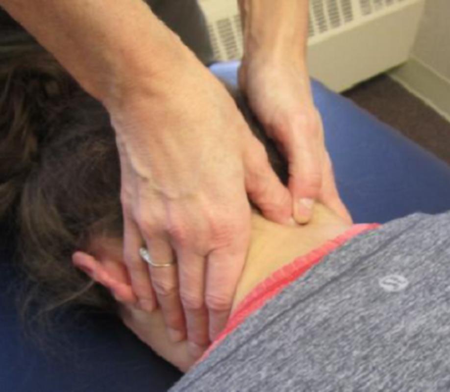 颈椎病导致胳膊和腿疼痛如何治疗,颈椎病伴随手麻木怎么办