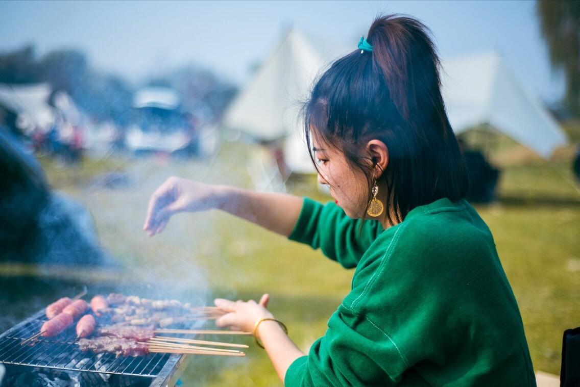 江西女子开烧烤店，一天挣600元，令人羡慕，本尊回应：你也可以