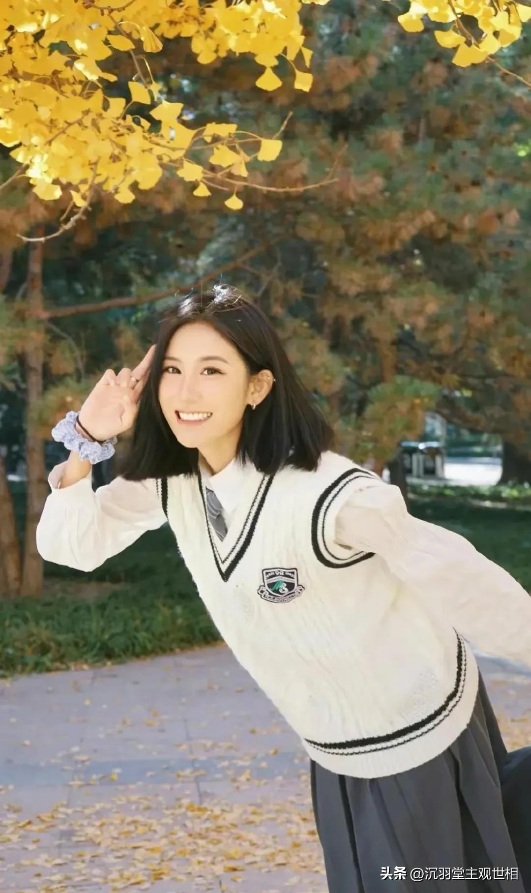 女足姜明佐颜值,姜明佐晒美照笑容甜美有梨涡