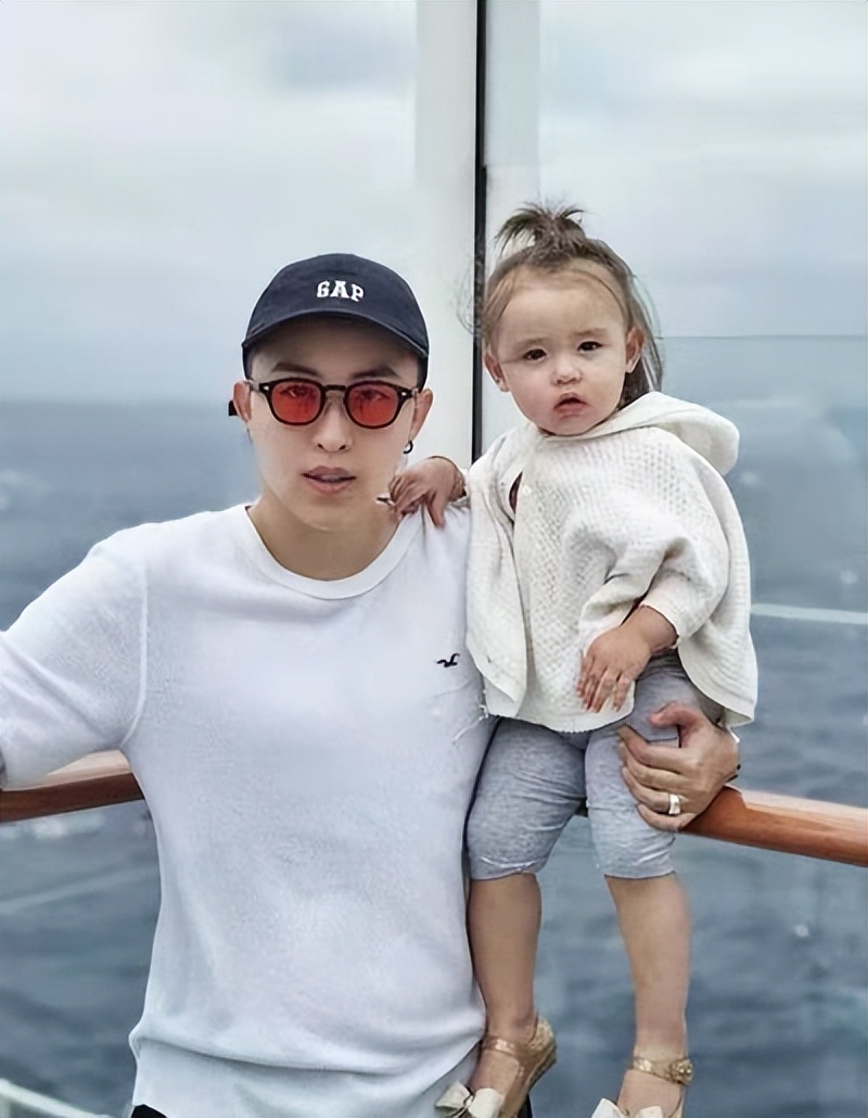 女总裁花50万生下孩子,26岁女总裁生了五国混血