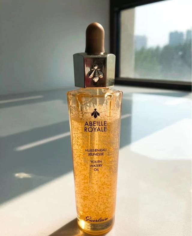 赫莲娜贵还是娇兰,为什么赫莲娜现在这么便宜