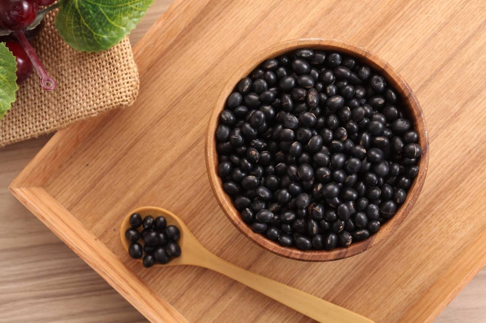 夏天干活没力气？教你拿1抓黑豆这么做，老公一天一杯，真有劲