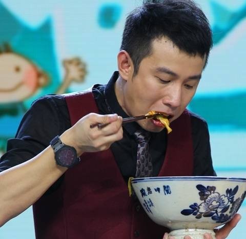 成龙谈论小鲜肉不能吊威亚,我看你有戏成龙说吊威亚张国立