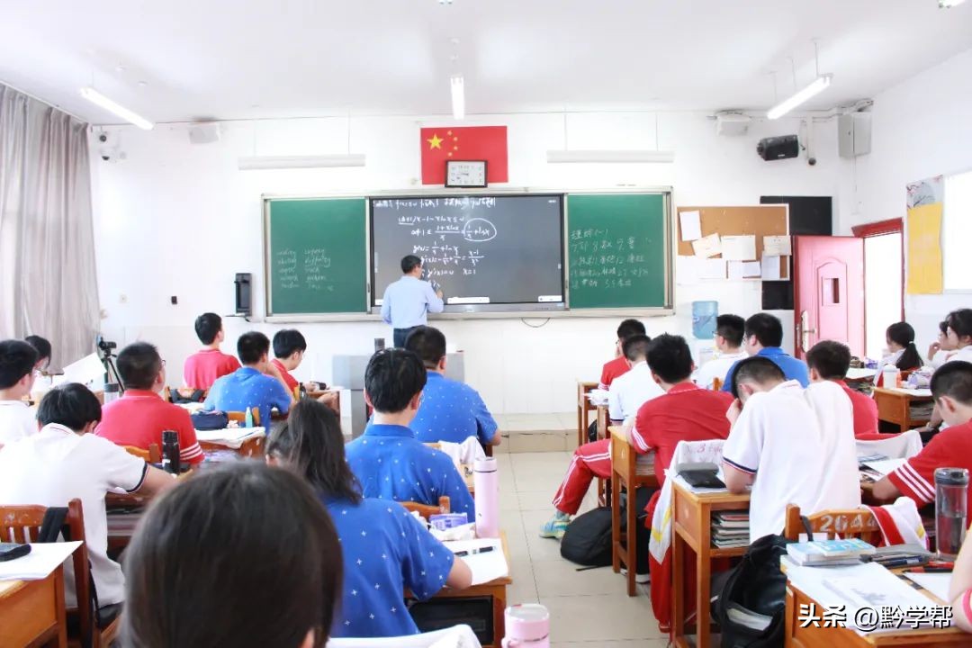 “四有好老师”丨小小教室，他每天走出上万步——记贵阳市第三实验中学数学老师黎贵红