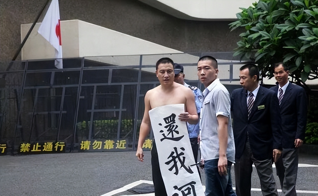 火烧日本神社的刘强后来怎么样了,火烧靖国神社的刘强现在怎样了