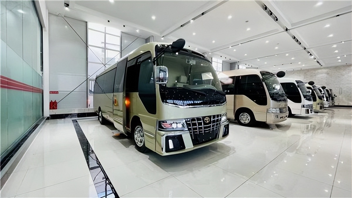 丰田考斯特12座价格考斯特4.0L六缸豪华中巴