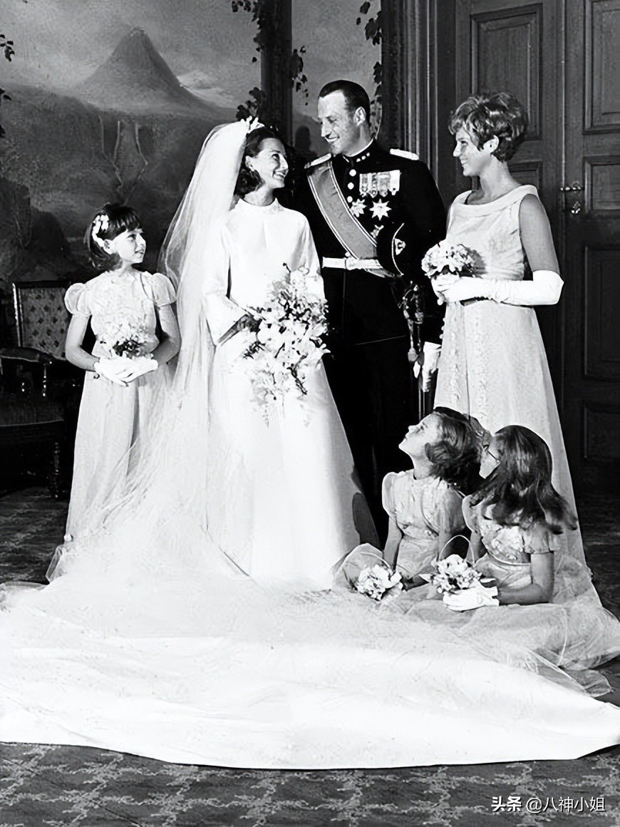 85岁平民王后替夫出席公务，大牌不断，婚姻竟然是欧洲最美满的？