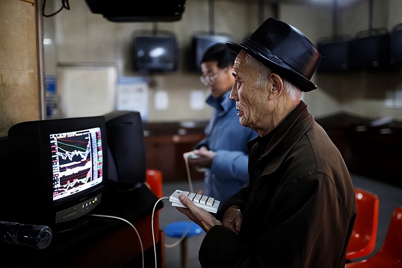 30万存邮政银行一个月利息有多少,邮政银行存10万一年能有多少利息