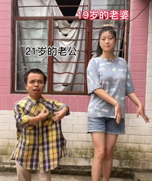 坚强的三口之家:现实版美女与野兽,肤白貌美小娇妻,嫁给袖珍男