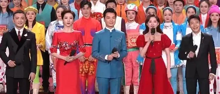 春晚新主持人马凡舒视频,春晚主持人马凡舒妆容解析