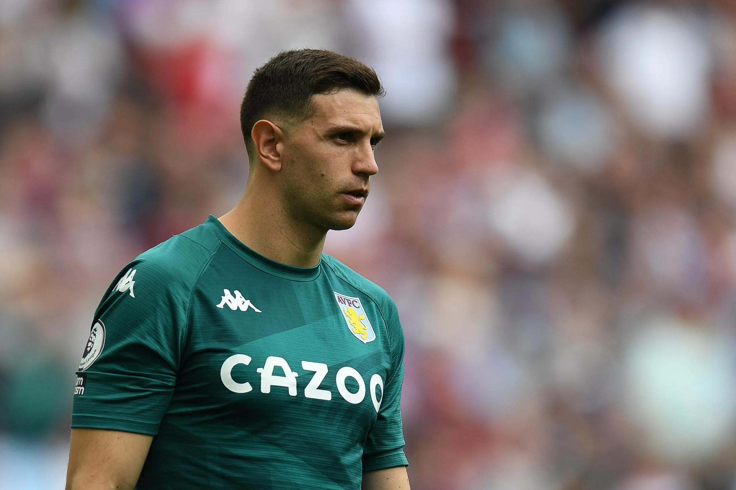 新闻报道c罗转会曼联视频,转会巴塞罗那的米兰球员