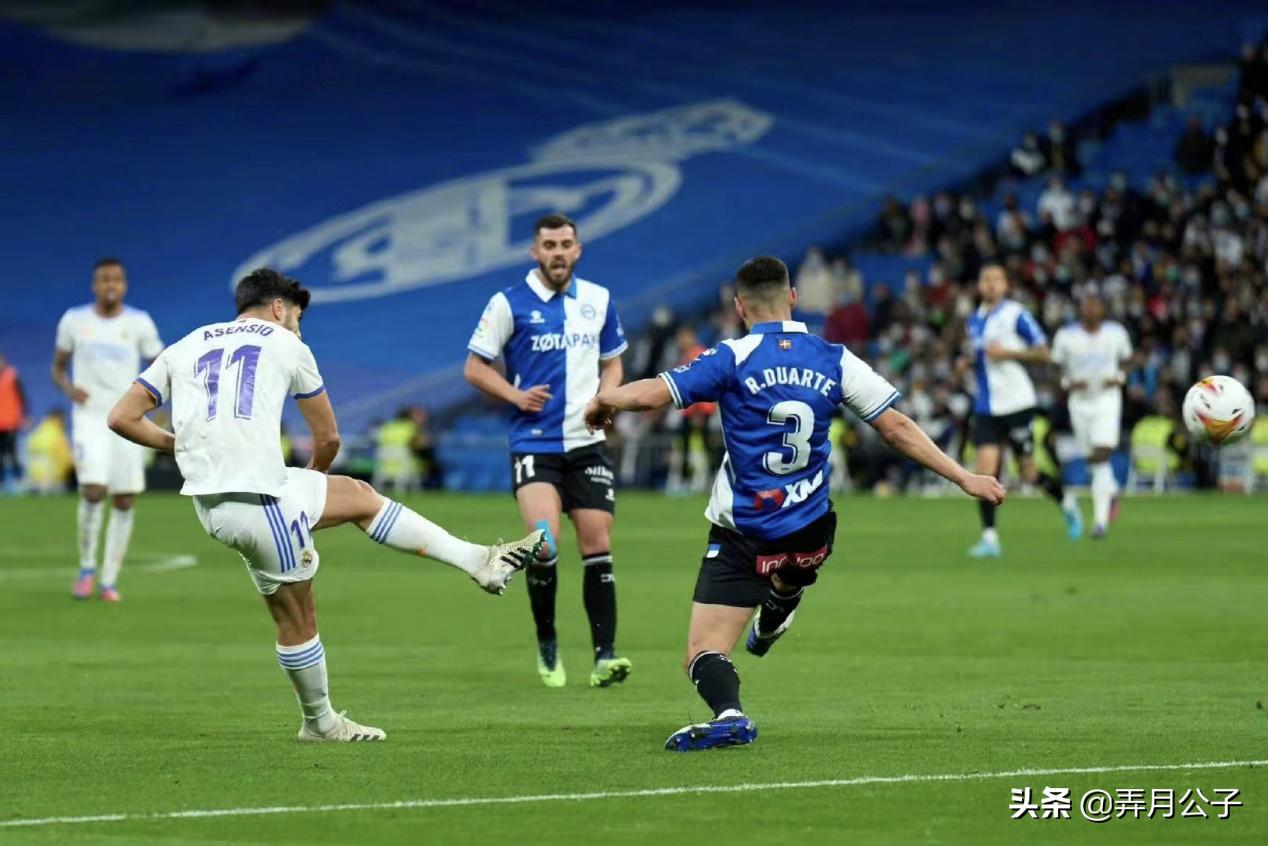 现代足球要求前锋必须回撤参与防守?为什么维尼修斯是个例外