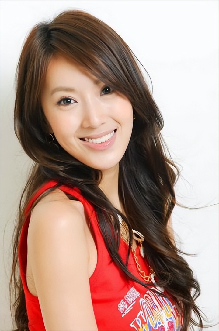 陷害王心凌，走红毯露*体下**卖肉，她就是周迅口中的“骚浪贱”！