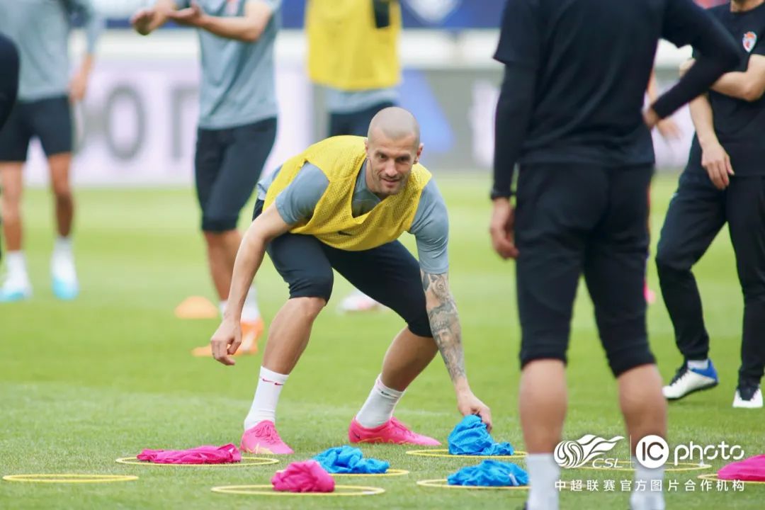 青岛海牛vs青岛西海岸赛前发布会,青岛海牛主场迎战浙江队