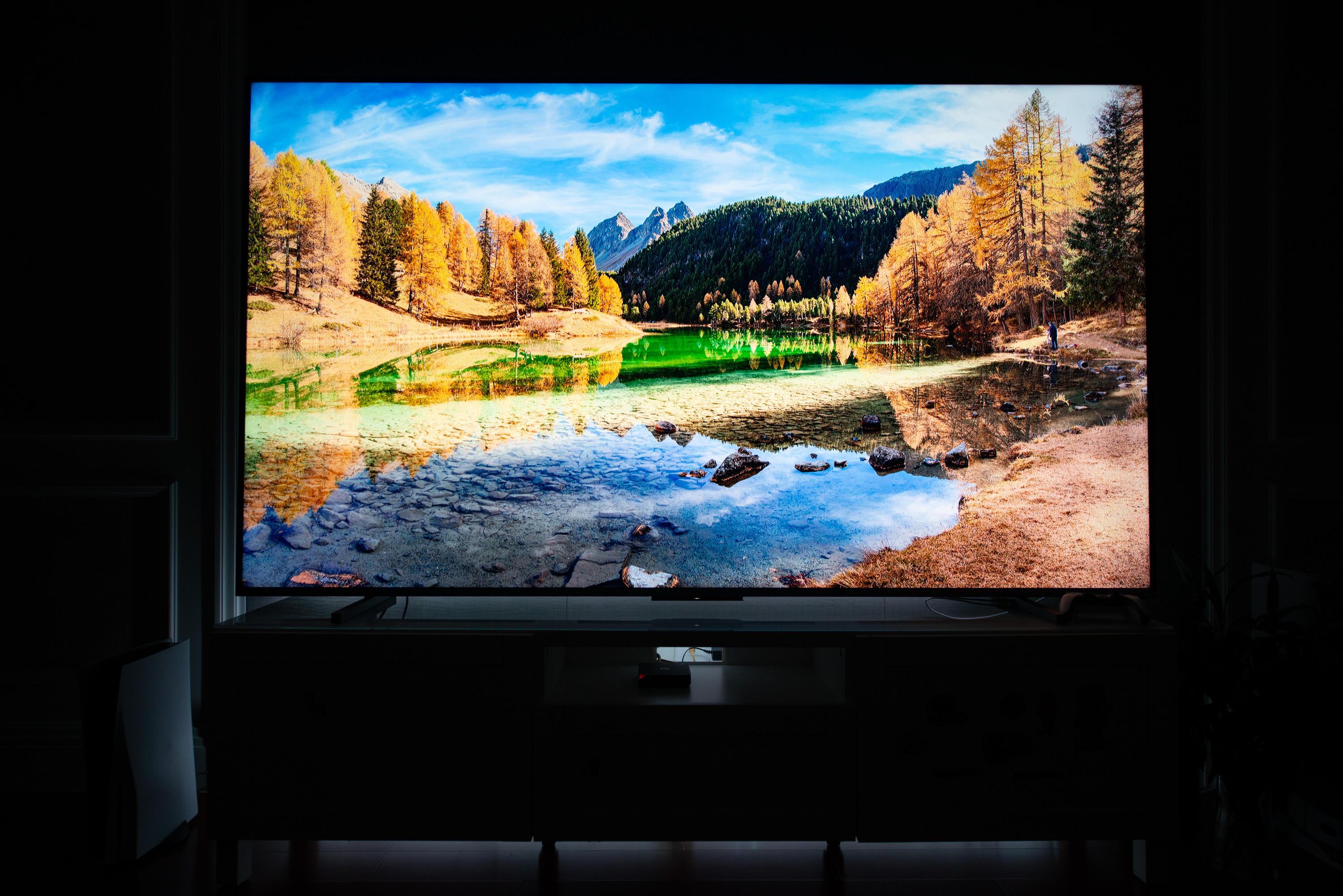 碎屏的电视机,家里电视碎屏了