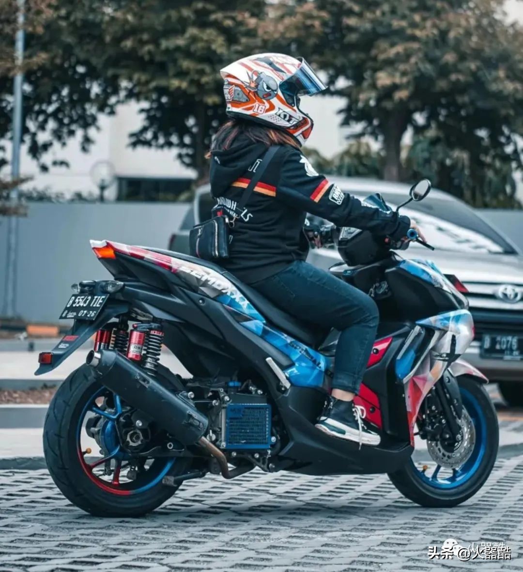 雅马哈nvx155帅气视频,aerox155与nvx155哪个好