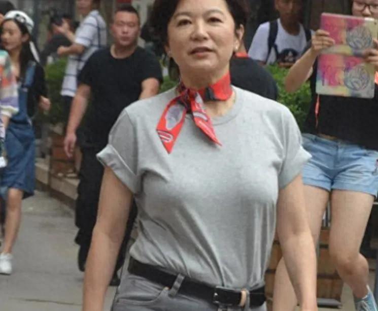 “内衣门”68岁的林青霞疑没穿内衣遭讽刺,对女神要求太苛刻了!
