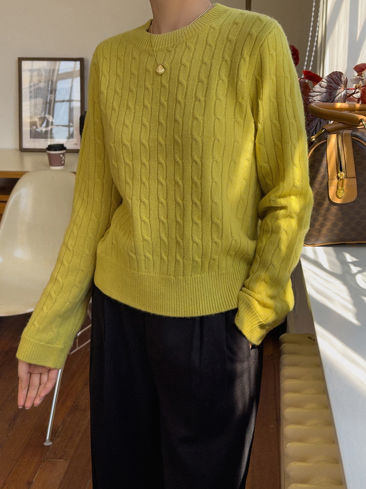 针织衫显瘦配半身裙气质优雅,职场女士针织衫搭配高腰半身裙