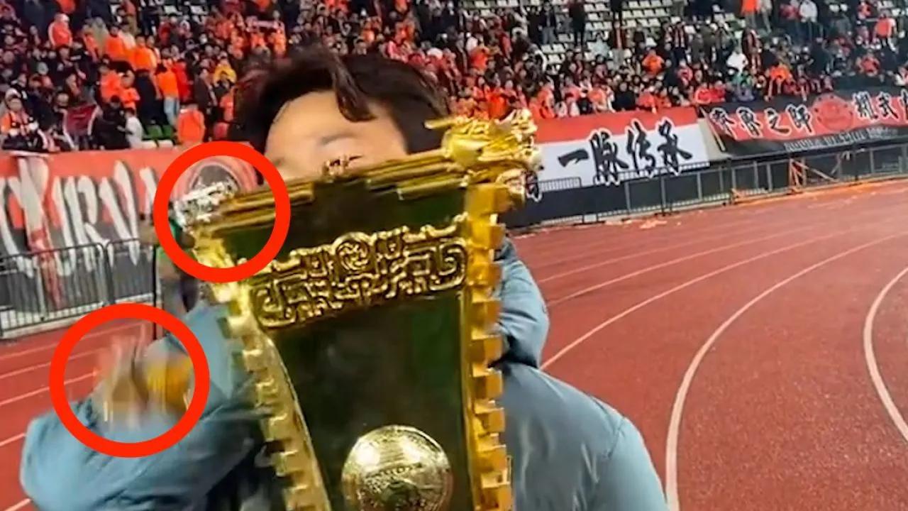 比起2035成为足球强国的目标，可能先把冠军奖杯做好更现实！