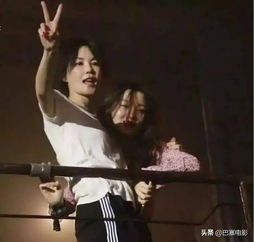 王菲谢霆锋旧照曝光甜蜜,谢霆锋王菲早期恩爱场面