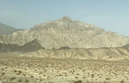 青海戈壁滩无人小镇,青海夏季戈壁滩图片