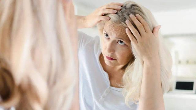 年轻女性突然白发增多是什么原因,中年女性有白发怎么调理