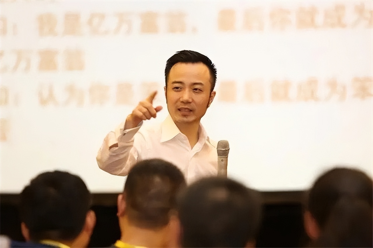 俞凌雄怎样从小长大的,俞凌雄成长经历