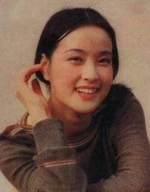 如今65岁的刘晓庆生活依然潇洒,65岁的刘晓庆回老家