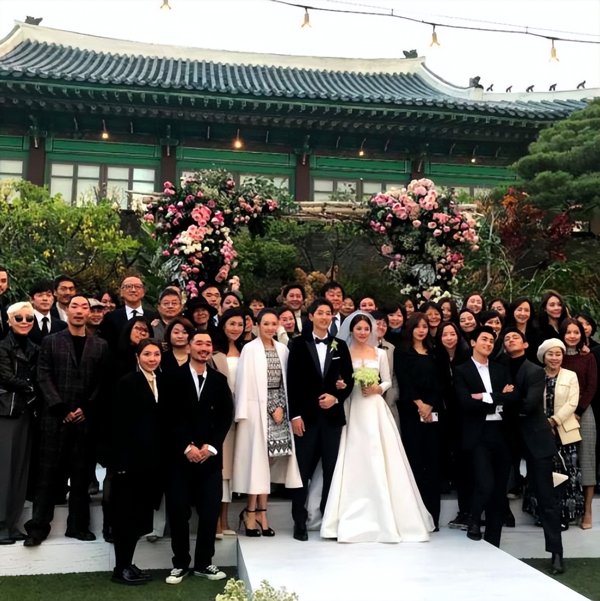 100亿婚房的真相？宋仲基与宋慧乔离婚到底是谁出轨？