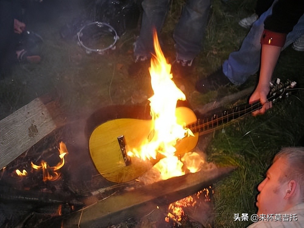 初学者买的吉他选什么面板,吉他入门烧火棍推荐购买