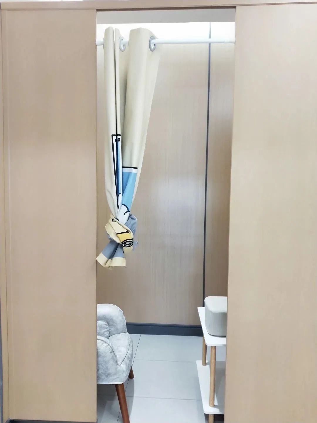 益阳妇联联合打造高铁站“儿童乐园”，小朋友在这里候车超暖超开心~