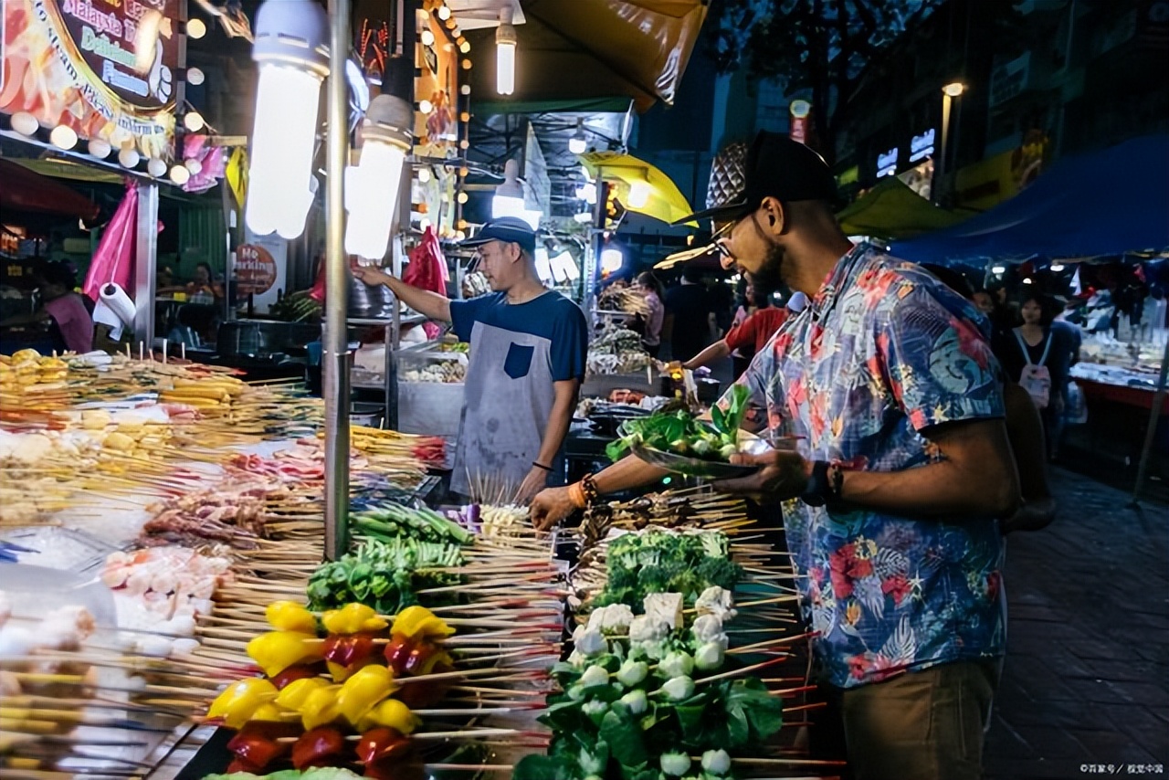 夜市鬼秤因缺斤少两上热门,成都夜市探店鬼秤