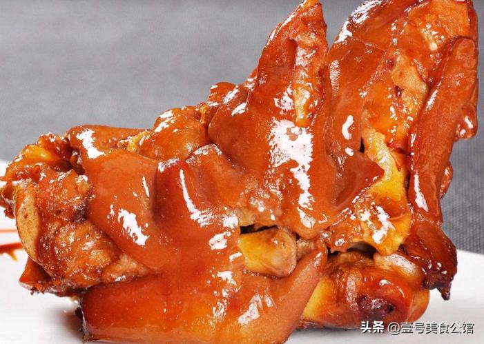 年夜饭酱猪蹄这样做软烂入味,软烂入味的酱猪蹄
