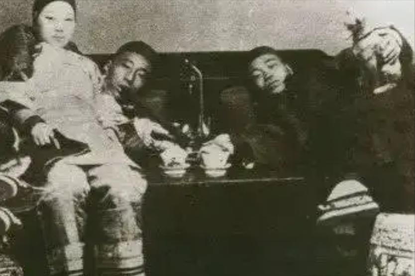 嫖娼决不能合法！新中国禁娼运动，是如何把娼妓从“鬼”变成人？