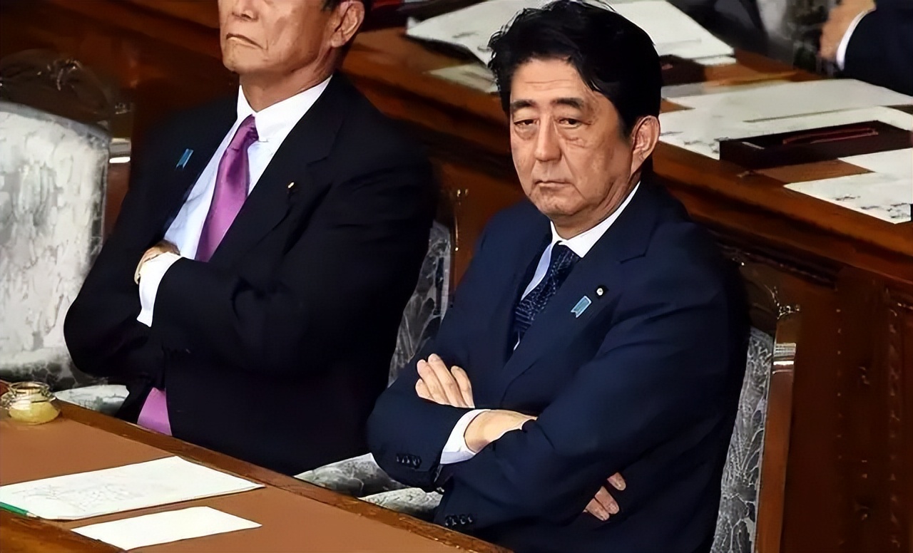 安倍遇刺身亡在场女保镖引热议,安倍被刺杀属于什么事件