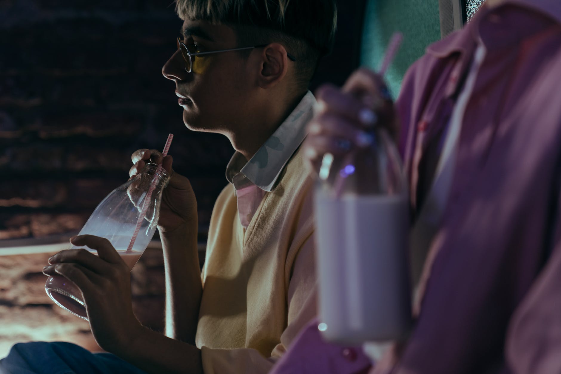 青春期叛逆孩子长大后和父母关系,青春期男孩仇视父母