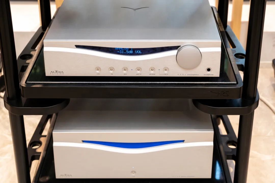 唯美而富有诗意！AudiaFlight歌匠FLS1/FLS4前后级