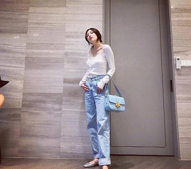 泫雅展现锁骨钉,泫雅晒锁骨钉