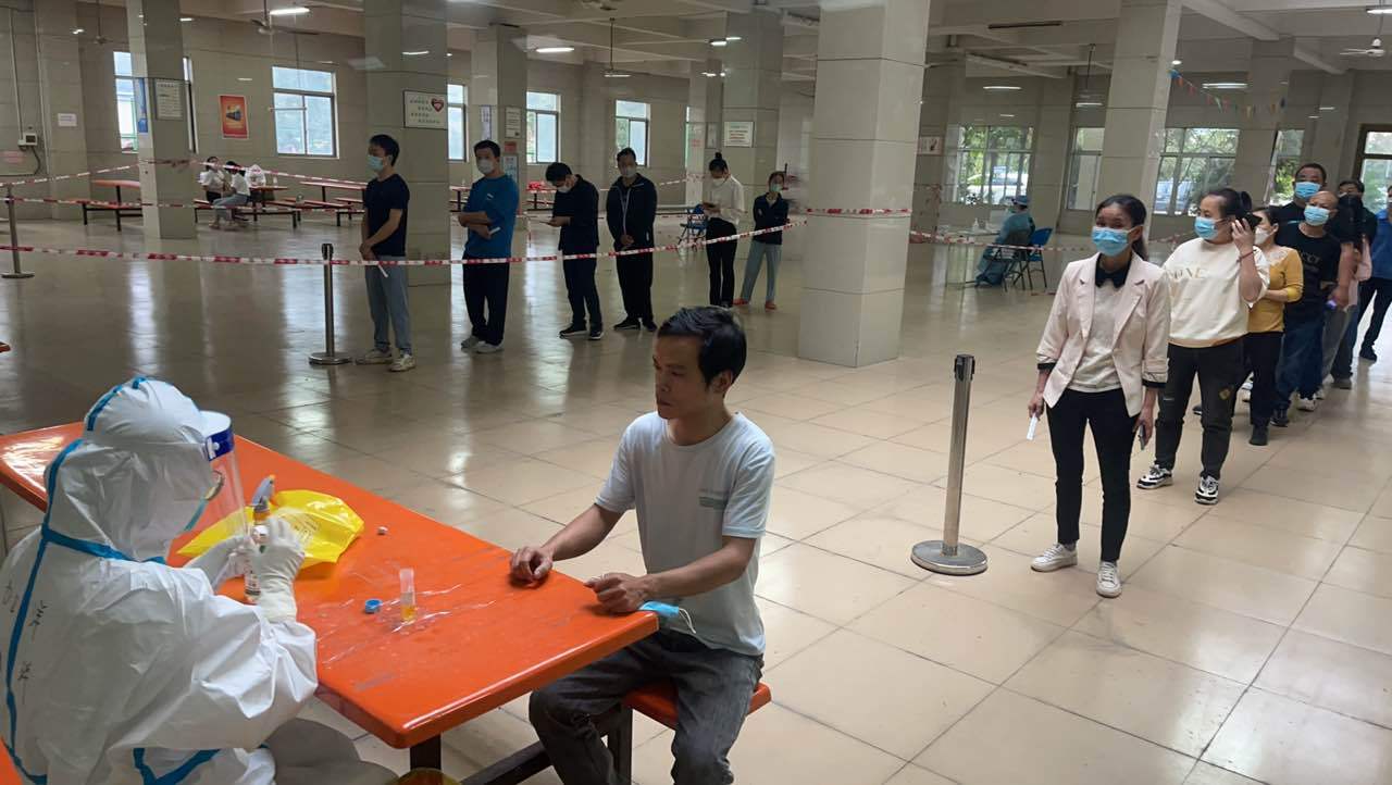 义无反顾致敬最美逆行者,疫无反顾逆风坚守