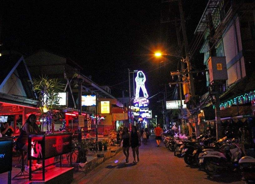 同样价格买一套大的还是两套小的,同样的价格买套三还是套四