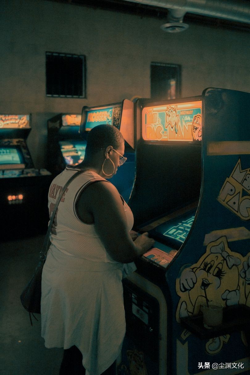 FranckBohbot在令人惊叹的街机照片中捕捉人们对游戏的热情