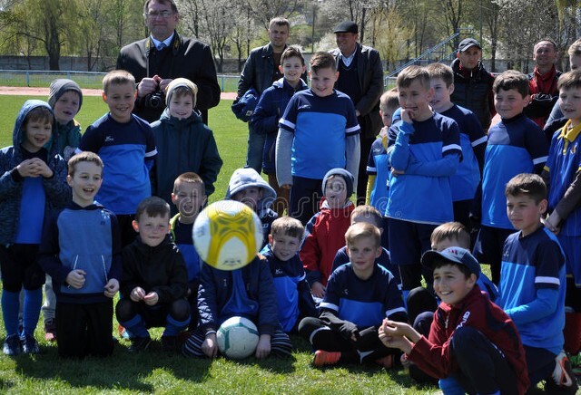 女人嫁了一个不爱自己的人,女人嫁了不爱自己的人该怎么办