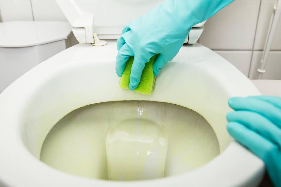 用完厕纸是冲掉还是扔进纸篓,现在厕纸到底是扔马桶还是垃圾桶